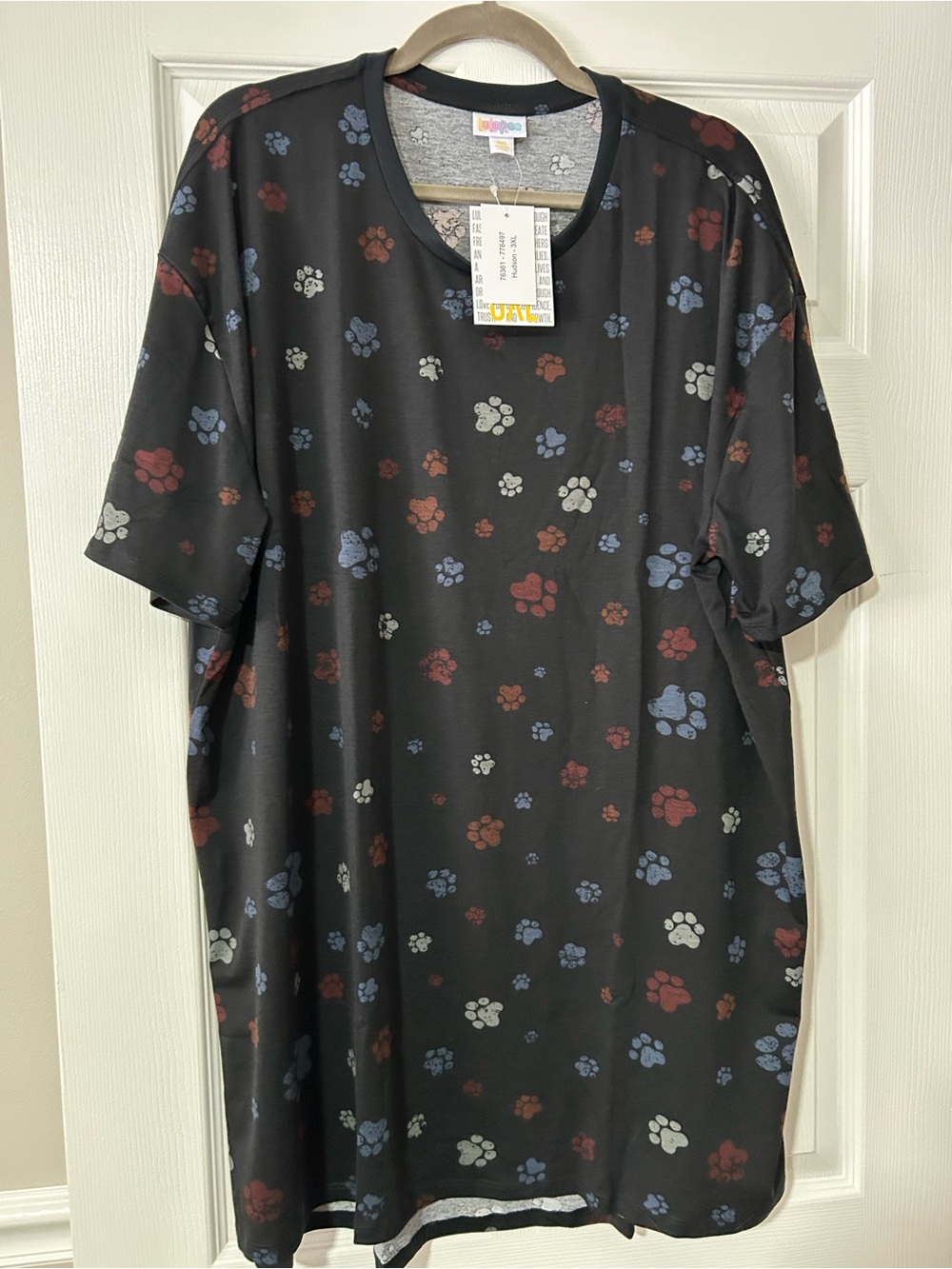 NWT LuLaRoe 3X Hudson tee in black with paw prints